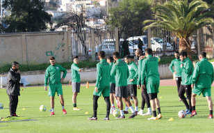 شباب قسنطينة يستفسر عن عقوبات الرابطة: حدوش يضيع لقاء المدية ومتاعب حمدي تتعاظم