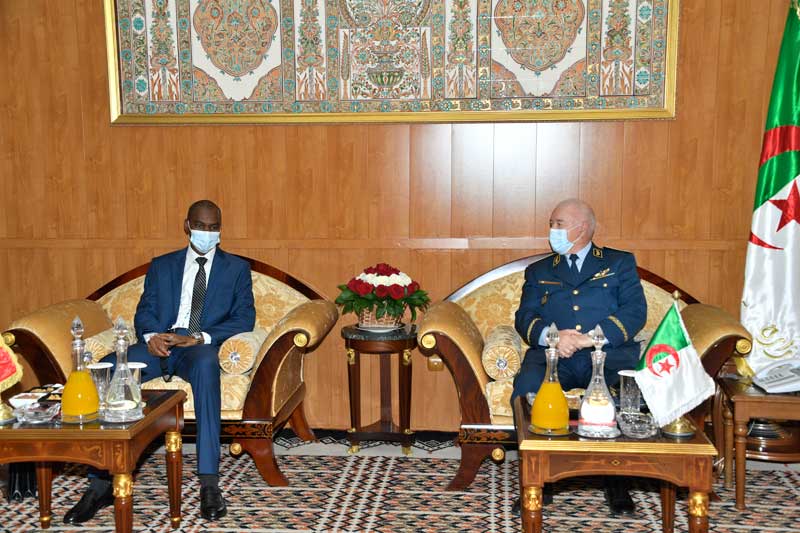 الأمين العام لوزارة الدفاع الوطني بالنيابة يستقبل وزير الدفاع المالي