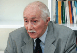 الرئيس تبون يعزي عائلة و رفاق الفقيد: المحامي والحقوقي  علي يحيى  عبد النور في ذمة الله
