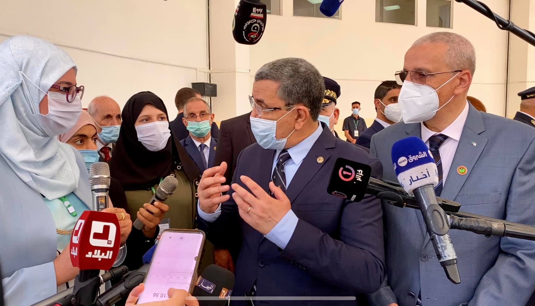 جراد يدعو إلى تجسيد العلاقة العضوية بين الجامعة و المحيط الاقتصادي 