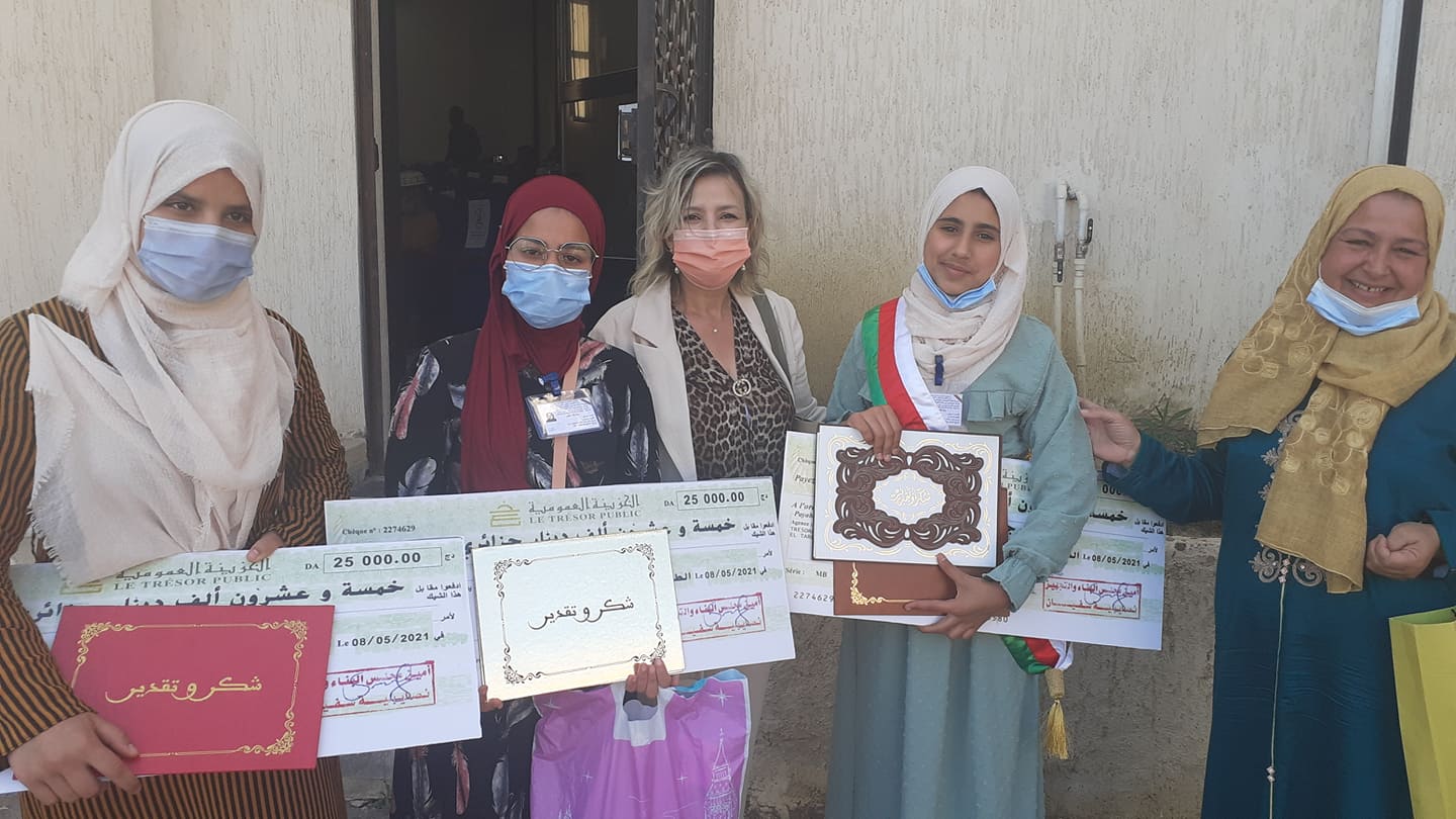 وزيرة التضامن تكرم مقيمة بدار الطفولة احتلت المرتبة الأولى في تجويد القرآن