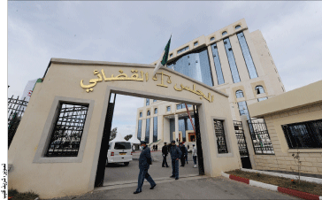 فر إلى النمسا والبراءة لابن عمه الطالب الجامعي: المؤبـــد لقاتـــل شاب في شـــجار جماعــــي بحـــي المحاربيـــن بقسنطينــة