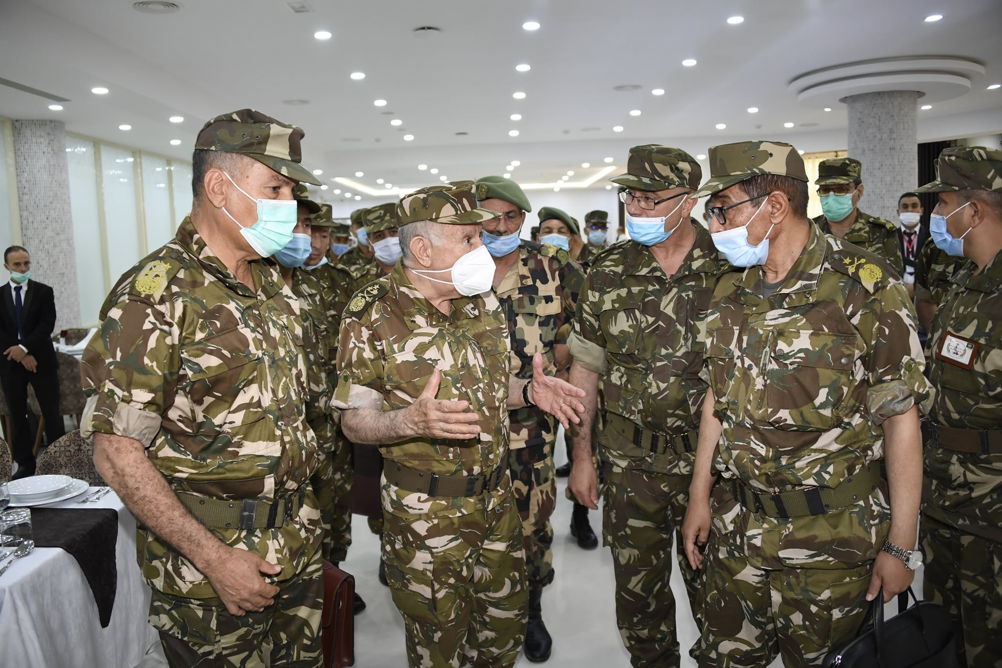 بالناحيتين العسكريتين الرابعة والخامسة: الفريق شنقريحة يترأس مراسم تدشين مرافق اجتماعية ومنشآتية 
