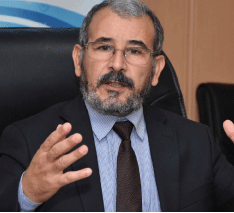 الخبير  الطاقوي الدكتور مهماه بوزيان للنصر: ارتفاع أسعار النفط إلى 80 دولارا  للبرميل هو الأسلم للأسـواق النفطيـة