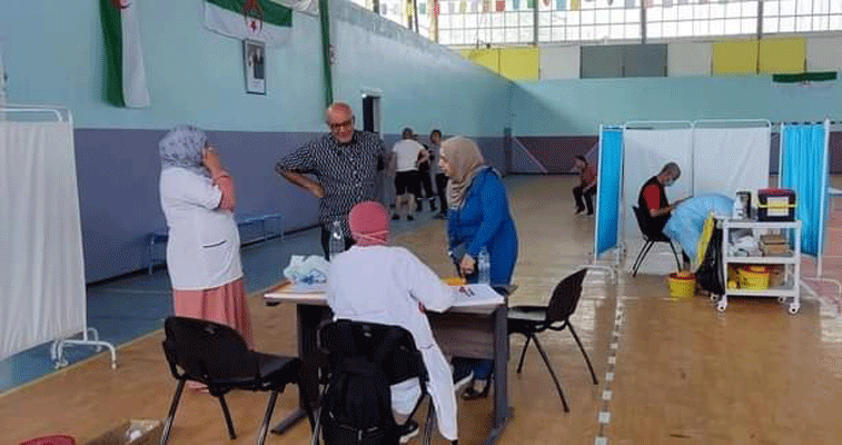 فيما تسببت إشاعات في ضعف الإقبال  على الفضاءات المفتوحة بقسنطينة: الأئمة و المجتمع المدني لإقناع المواطنين بالتلقيح ضد كورونا