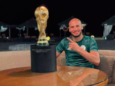 بعد الخرجة المثيرة لرئيس الكاف: قديورة يتمنى الفوز بكأس العالم   !