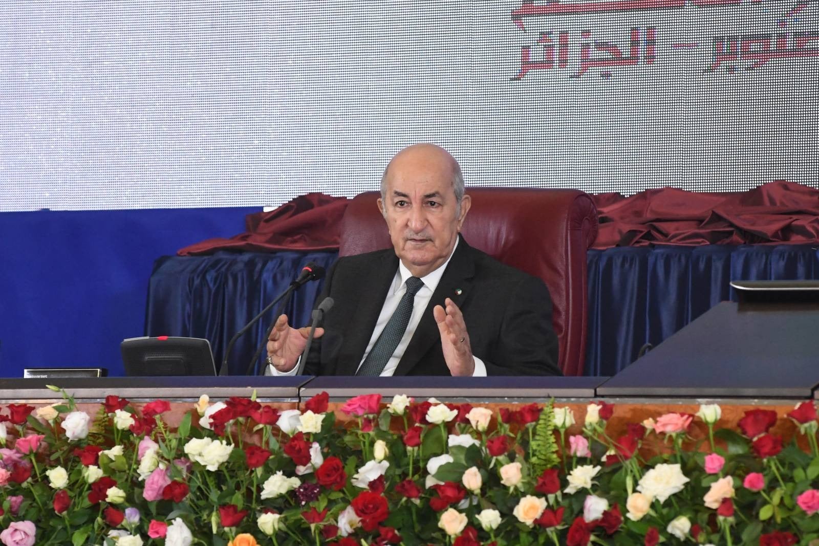 الرئيس تبون يدعو القطاع الخاص إلى المساهمة في تمويل الاقتصاد الوطني 