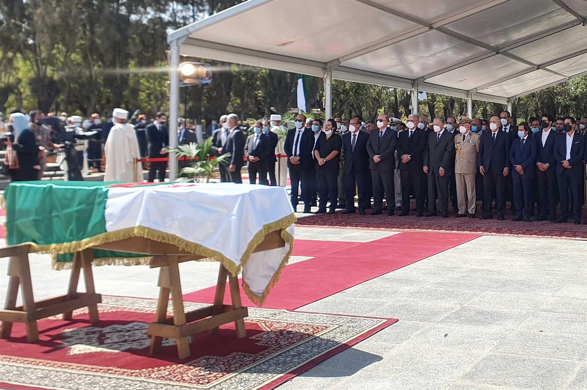جثمان رئيس الجمهورية السابق عبد العزيز بوتفليقة يوارى الثرى بمقبرة العالية 