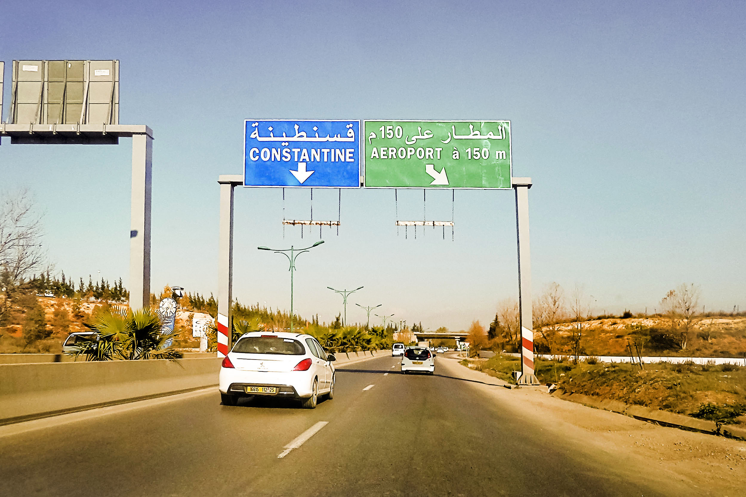 قسنطينة: الوزير الأول يأمر بتهيئة شاملة للطريق المؤدي إلى المطار