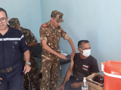 أم البواقي: الجيـــش يشـــــارك في حملـــة لتلقيــــح قـــاطنــــي منــاطــــق الظـــــــل 