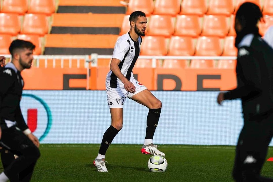 بن طالب يدشن عودته للملاعب