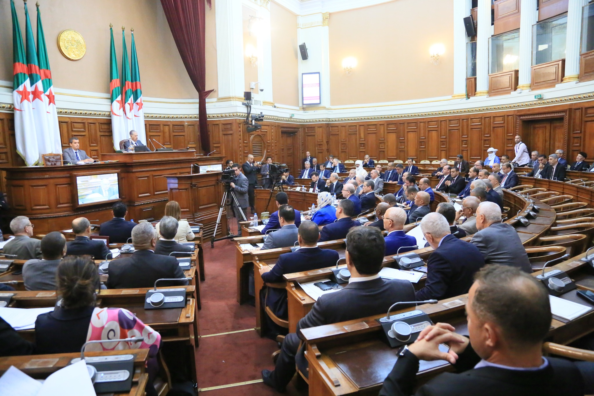أعضاء مجلس الأمة يؤكدون على أهمية تعزيز القدرة الشرائية للمواطن