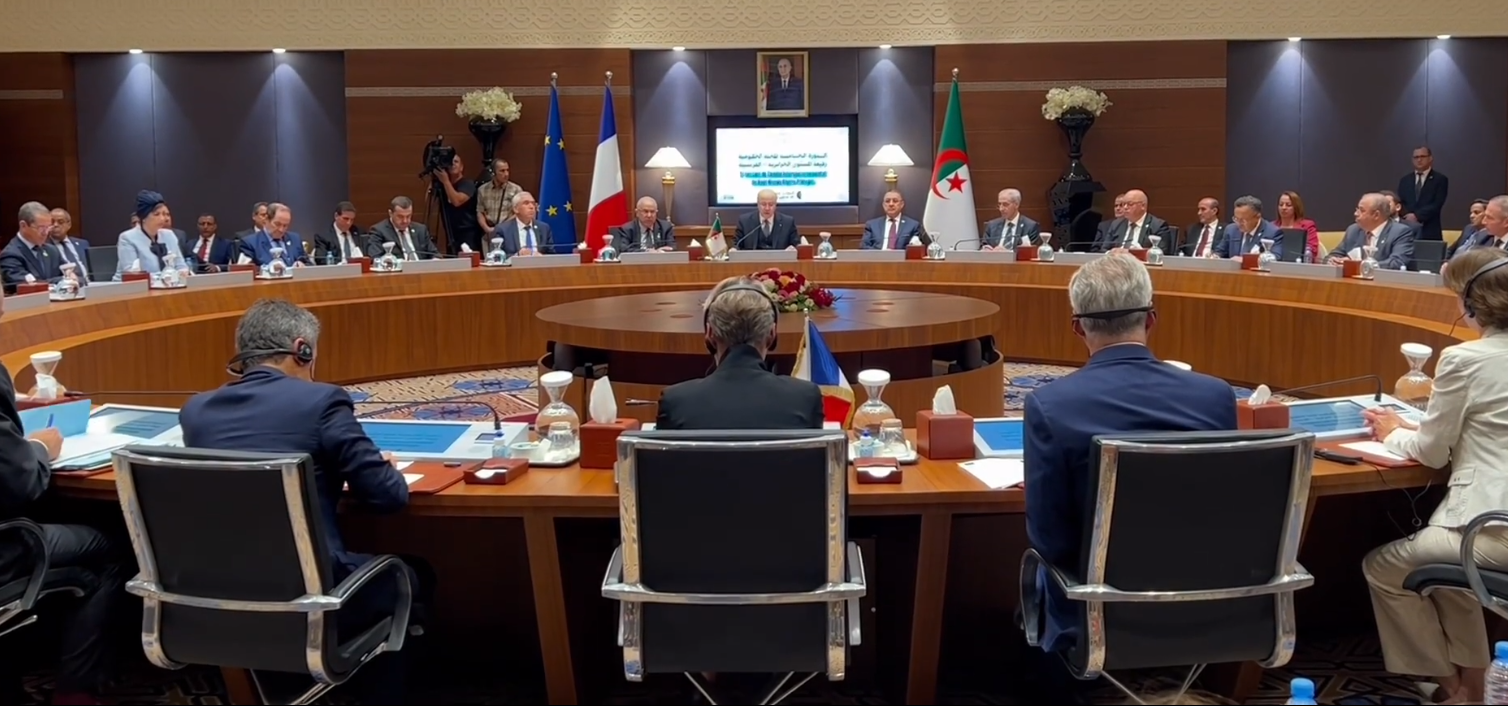 الجزائر-فرنسا: التوقيع على بيان مشترك وعدة اتفاقات في ميادين شتى