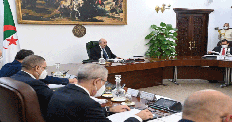 الرئيس تبون يحسم في الملف: الترخيص للمواطنين باستيراد السيارات أقل من 3 سنوات
