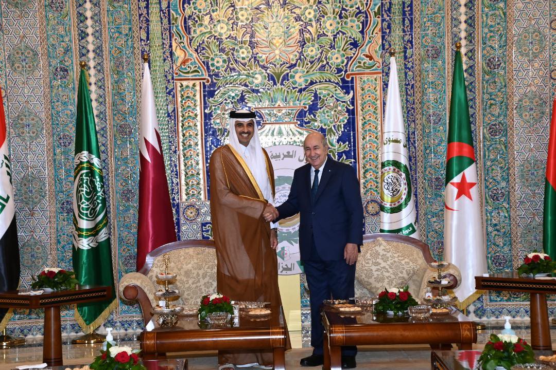  أمير دولة قطر يهنئ الرئيس تبون على نجاح القمة العربية  