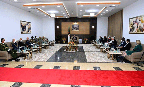 الرئيس تبون يخص رؤساء أركان الدول الأعضاء في لجنة الأركان العملياتية  المشتركة باستقبال بالنادي الوطني للجيش 