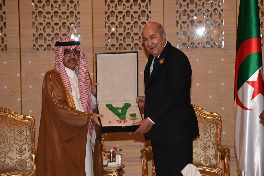     تكريم الرئيس تبون بأسمى وسام عربي للسياحة