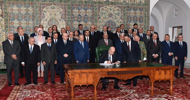 تحكم في التوازنات المالية و تشجيع الاستثمار وتعزيز المكاسب الاجتماعية: الرئيــس تبــون يوقــع على قانـون الماليـــة لسنــة 2023