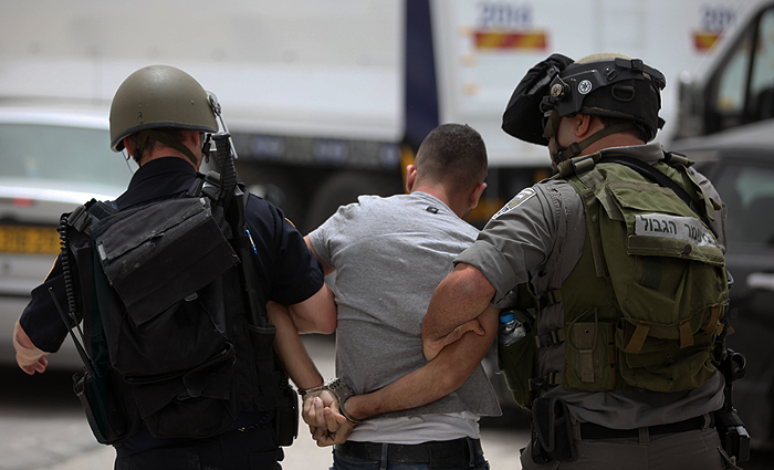 فلسطين: قوات الاحتلال تعتقل أربعة فلسطينيين من رام الله 