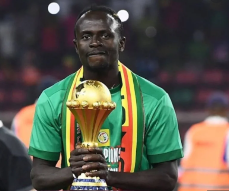 ساديو ماني ينقذ حياة طفل في الكاميرون 