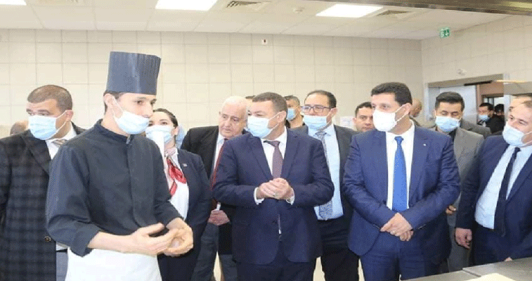 وزير السياحة: يكشف نحــو تسقيـف أسعـــار الفنـــادق