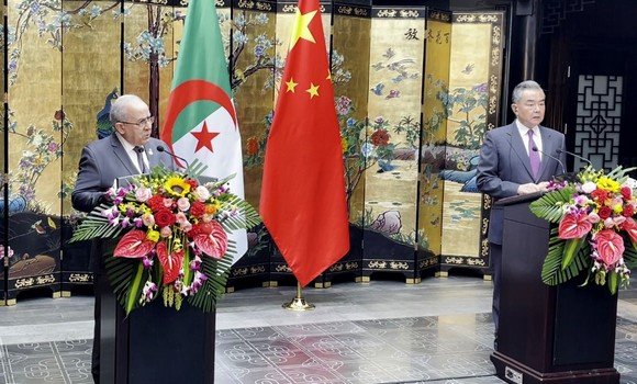 الجزائر-الصين: توافق وجهات النظر إزاء عدد من القضايا ذات الاهتمام المشترك 