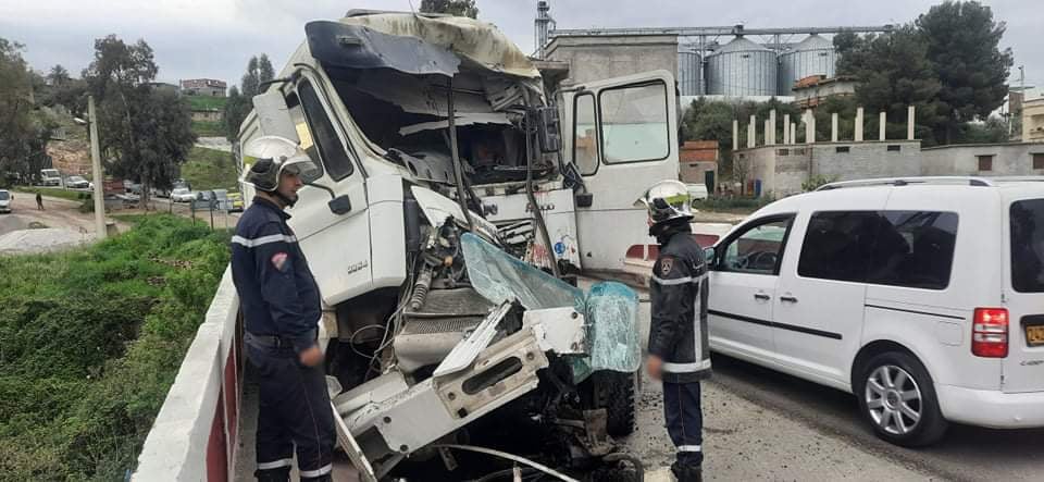 قسنطينة: جريح في حادث اصطدام بين شاحنتين ببني حميدان