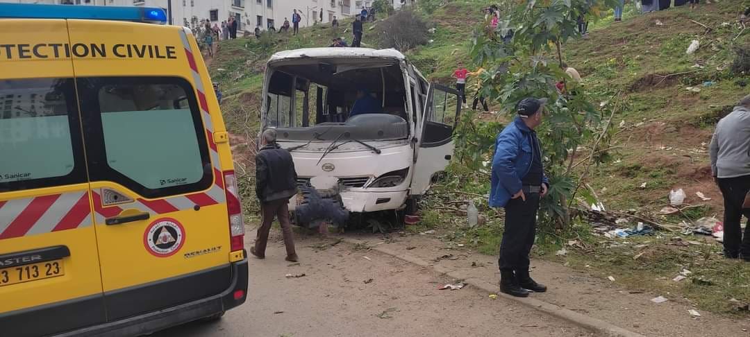عنابة: قتيل و21 جريحا في حادث انحراف حافلة
