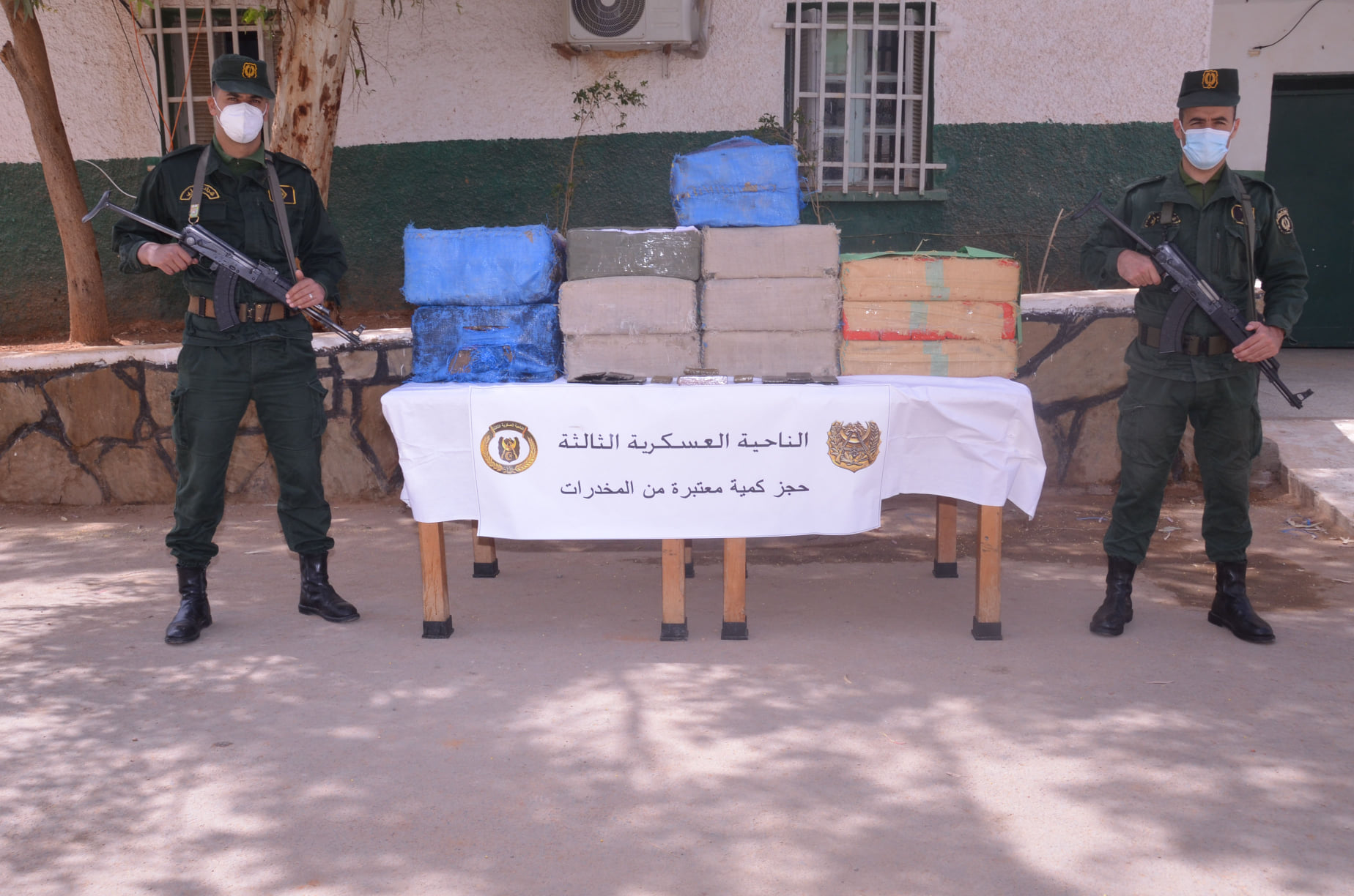 الجيش يحبط إدخال 13 قنطارا من الكيف عبر المغرب في أسبوع