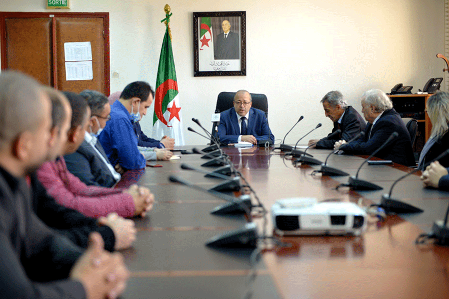  وزير الاتصال يشرف على تنصيب المدير العام الجديد لمؤسسة البث الإذاعي والتلفزي