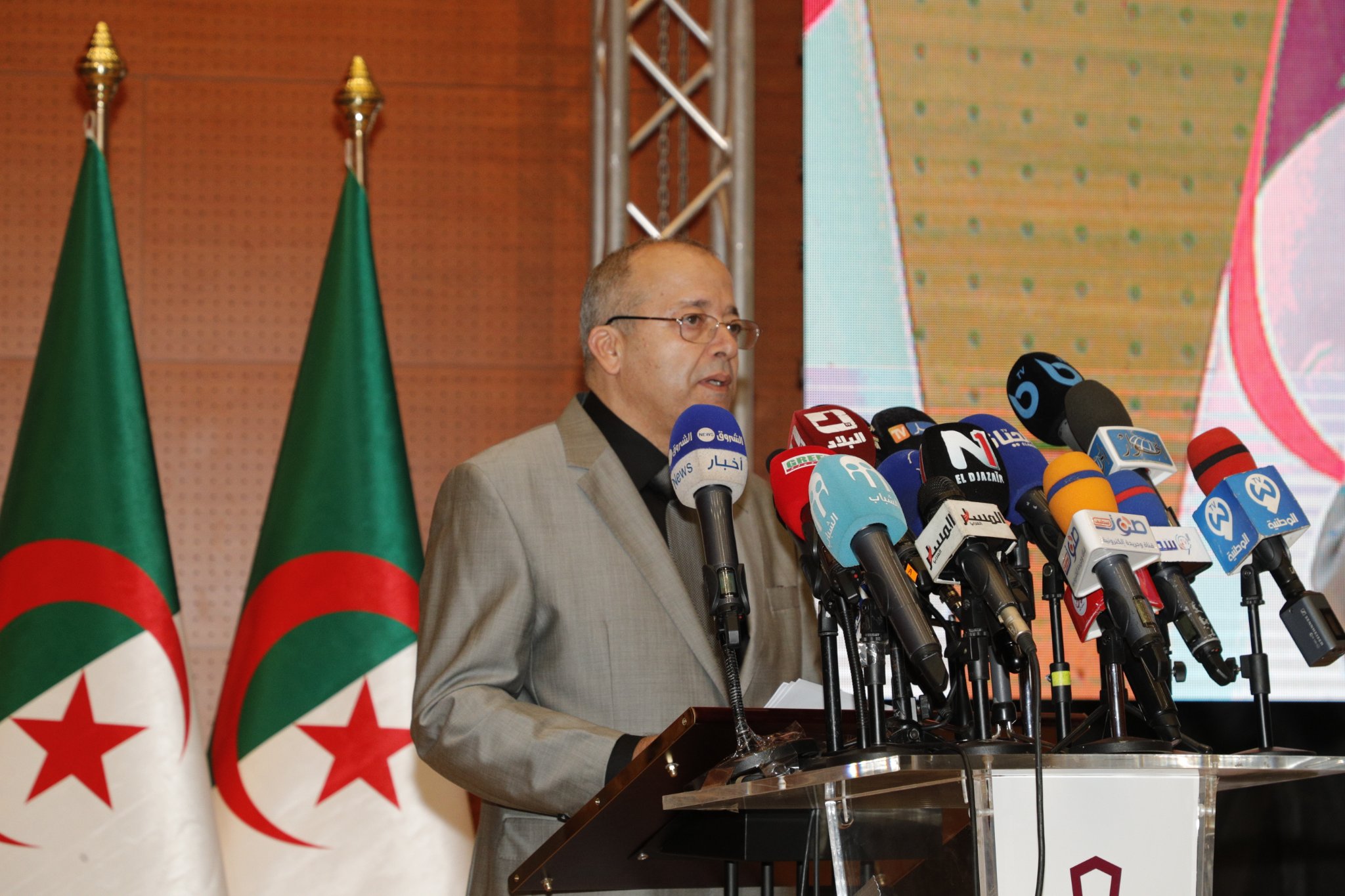 وزير الاتصال يبرز دور الإعلام المتوسطي في ترقية الرياضة وتقريب الشعوب