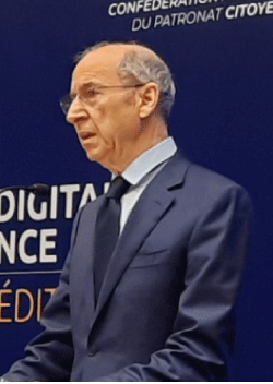 وزير القطاع يكشف عن إستراتيجية يجري إعدادها بصفة تشاركية ويصرح: مشروع قانون الرقمنة يهدف لتبسيط وتسهيل الإجراءات الإدارية