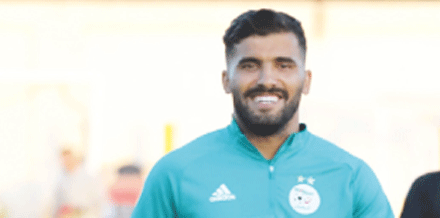  لاعب الخضر حسين بن عيادة للنصر