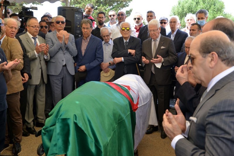 جثمان الفقيد محند أوسعيد بلعيد يوارى الثرى بمقبرة سيدي يحيي بالعاصمة 