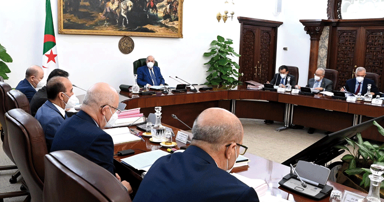 مجلس الوزراء يوافق على دعمها : الرئيـس يأمـر بخفـض سعـر تذكــرة الحـج  بـ 100 ألف دينـار