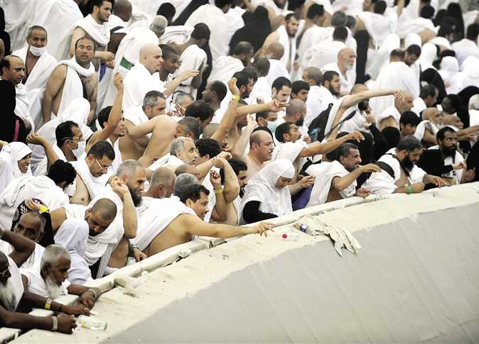  حجاج بيت الله الحرام يكملون رمي الجمرات الثلاث لليوم الأول من أيام التشريق