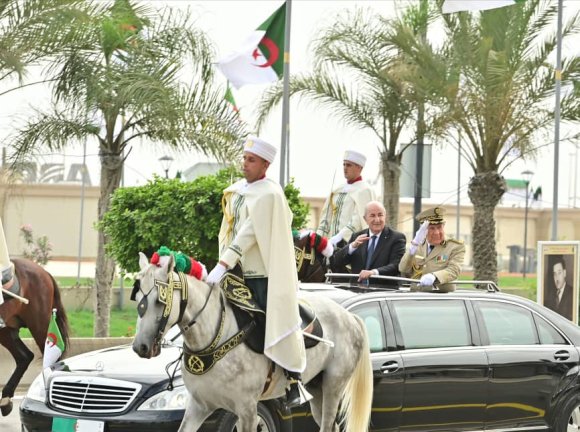  الرئيس تبون يشرف على انطلاق الاستعراض العسكري المخلد لستينية الاستقلال