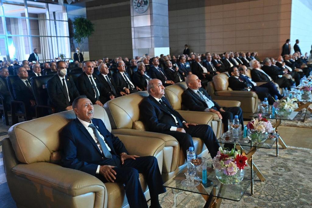 الذكرى 60 لعيد الاستقلال: رئيس الجمهورية يترأس حفل استقبال بالنادي الوطني للجيش