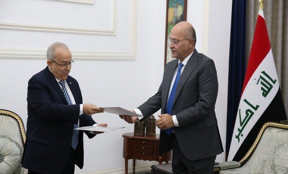 لعمامرة يسلم رسالة خطية من الرئيس تبون لنظيره العراقي
