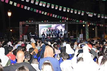 خـلال قعدة فنية عائلية: الفنانان محمد معطار وناصر مقداد يمتعان جمهور بوفــاريك