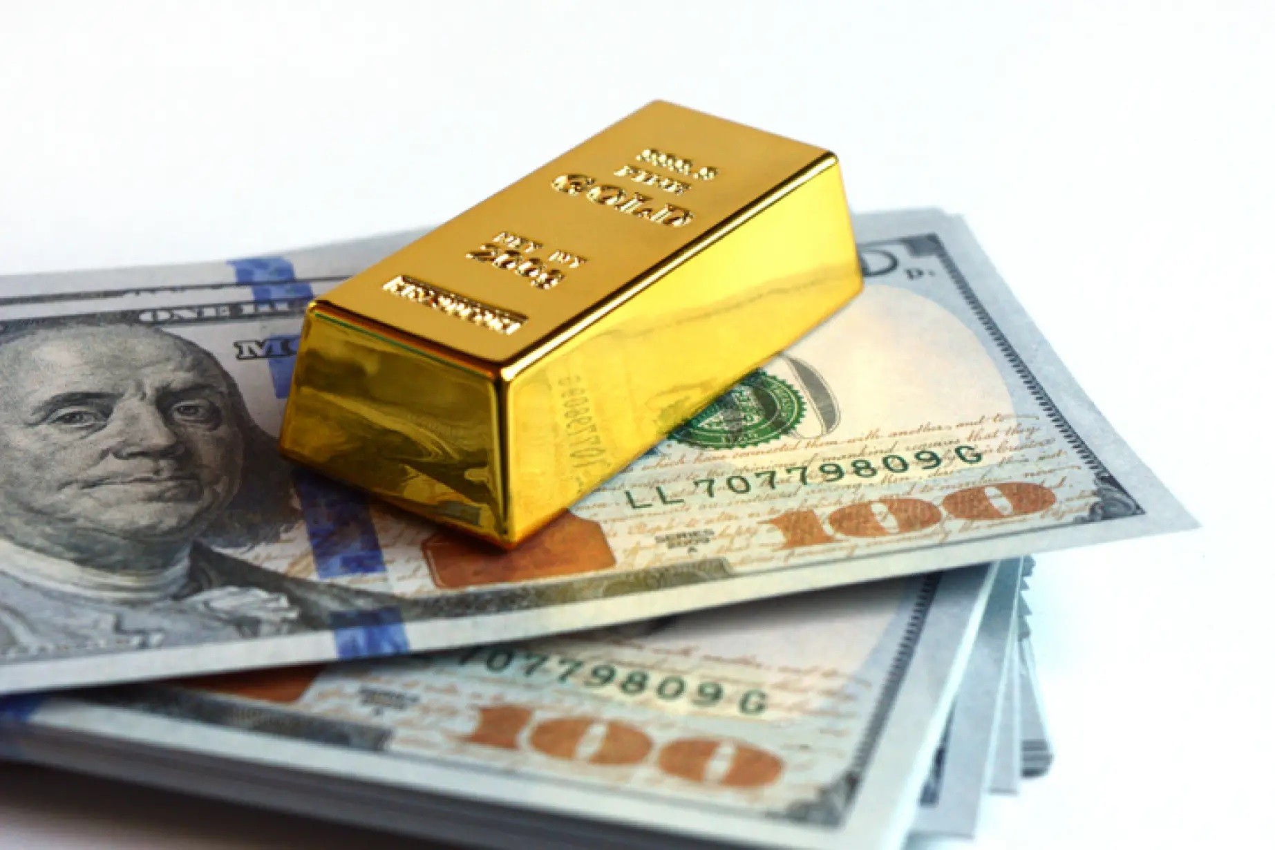 تراجع أسعار الذهب مع صعود الدولار