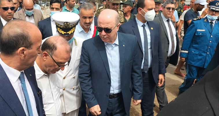 الوزير الأول يعاين مخلفات الحرائق بالطارف و يؤكد : الـدولــة سـتــعــوّض كــل المتضــرريـن