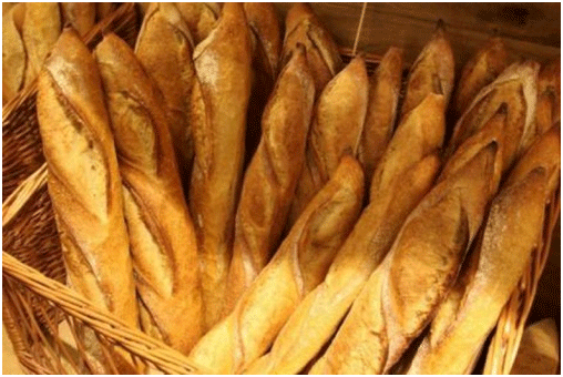 مصطافون يعانون مع نقص الخبز : غلق مخابز بسبب زيادات في التسعيرة بالطارف
