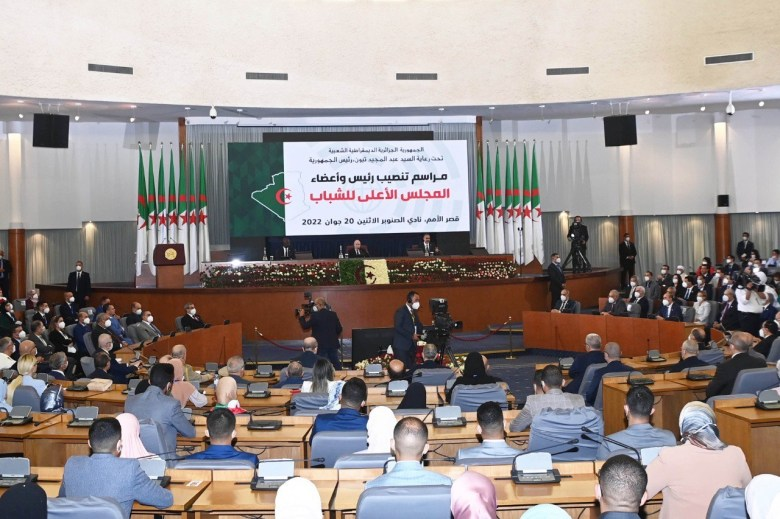 أعضاء المجلس الأعلى للشباب يناقشون مشروع النظام الداخلي  