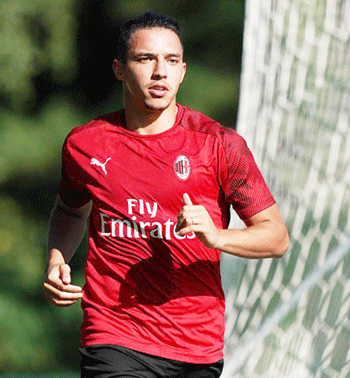 مدرب ميلان يمتدح لاعب الخضر ويؤكد: بن ناصر لاعب متكامل