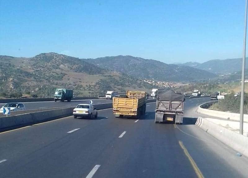 الطريق السيار شرق غرب: منع مؤقت لسير مركبات ذات الوزن الثقيل في مقطع الجباحية