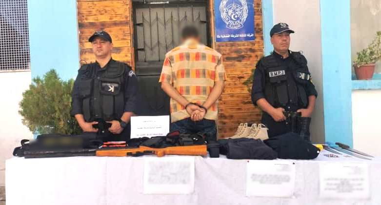 قسنطينة: توقيف متهم بانتحال صفة نظامية للنصب على ضحاياه 