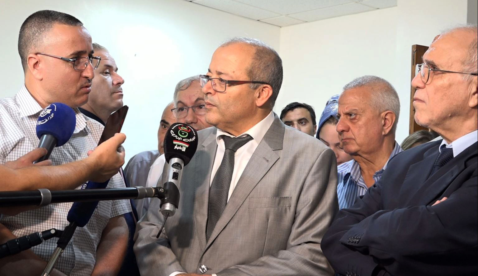الوزير بوسليماني يزور استوديوهات الإذاعة والتلفزيون بنادي الصنوبر