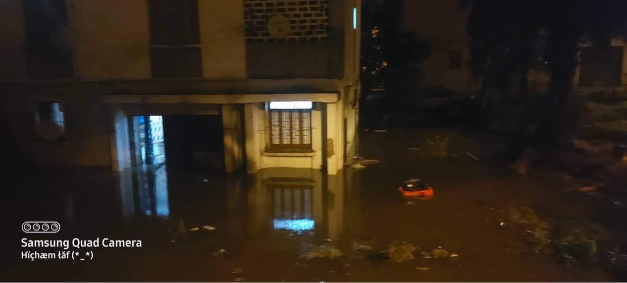 جيجل: ارتفاع منسوب المياه بعدد من الأحياء بسبب الأمطار الغزيرة