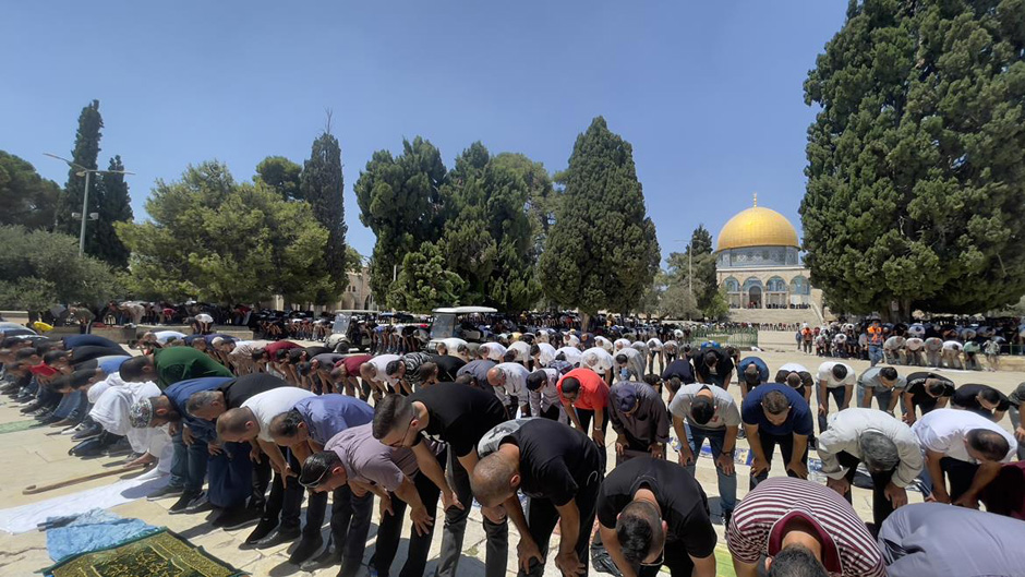 فلسطين: عشرات آلاف المواطنين يصلون الجمعة في المسجد الأقصى